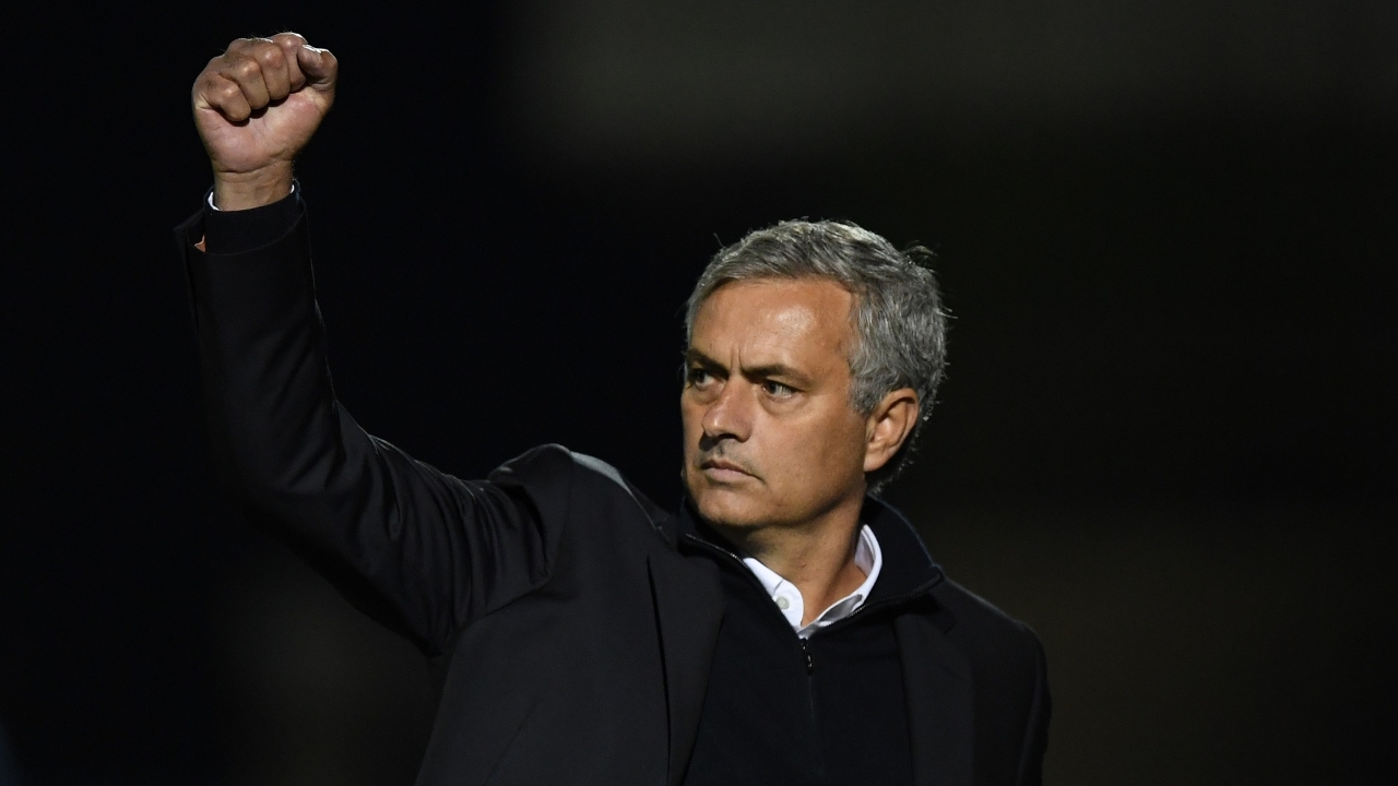 喀麦隆体育部长与足协主席埃托奥决裂，前者指责后者操纵选举（喀麦隆体育部长与足协主席埃托奥反目，部长指控其操纵选举）