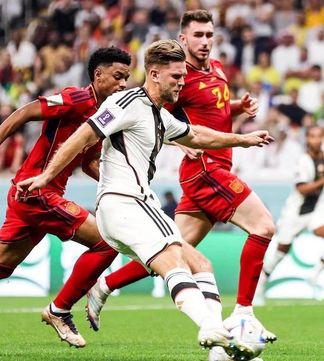 梅努申请离队，心属那不勒斯！已有12队邀约，曼联只接受租借！（梅努盼离队赴那不勒斯，12队抛橄榄枝，曼联坚持只租不卖）