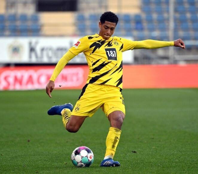 马奎尔和德里赫特确定无缘曼联的下一场比赛。（马奎尔、德里赫特确认缺席曼联下一战）