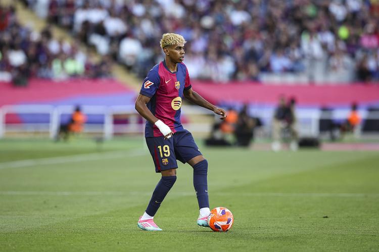 要打出来了？徐昕vs辽宁男篮砍14分6板2助 赛后采访逗乐记者（徐昕对阵辽宁砍14分6板2助，赛后妙语逗笑记者：要迎来爆发了吗？）