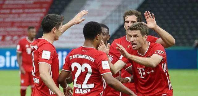 全市场：尤文与那不勒斯对格雷茨卡有意，正关注其续约情况（全市场：尤文、那不勒斯有意格雷茨卡，密切关注续约进展）