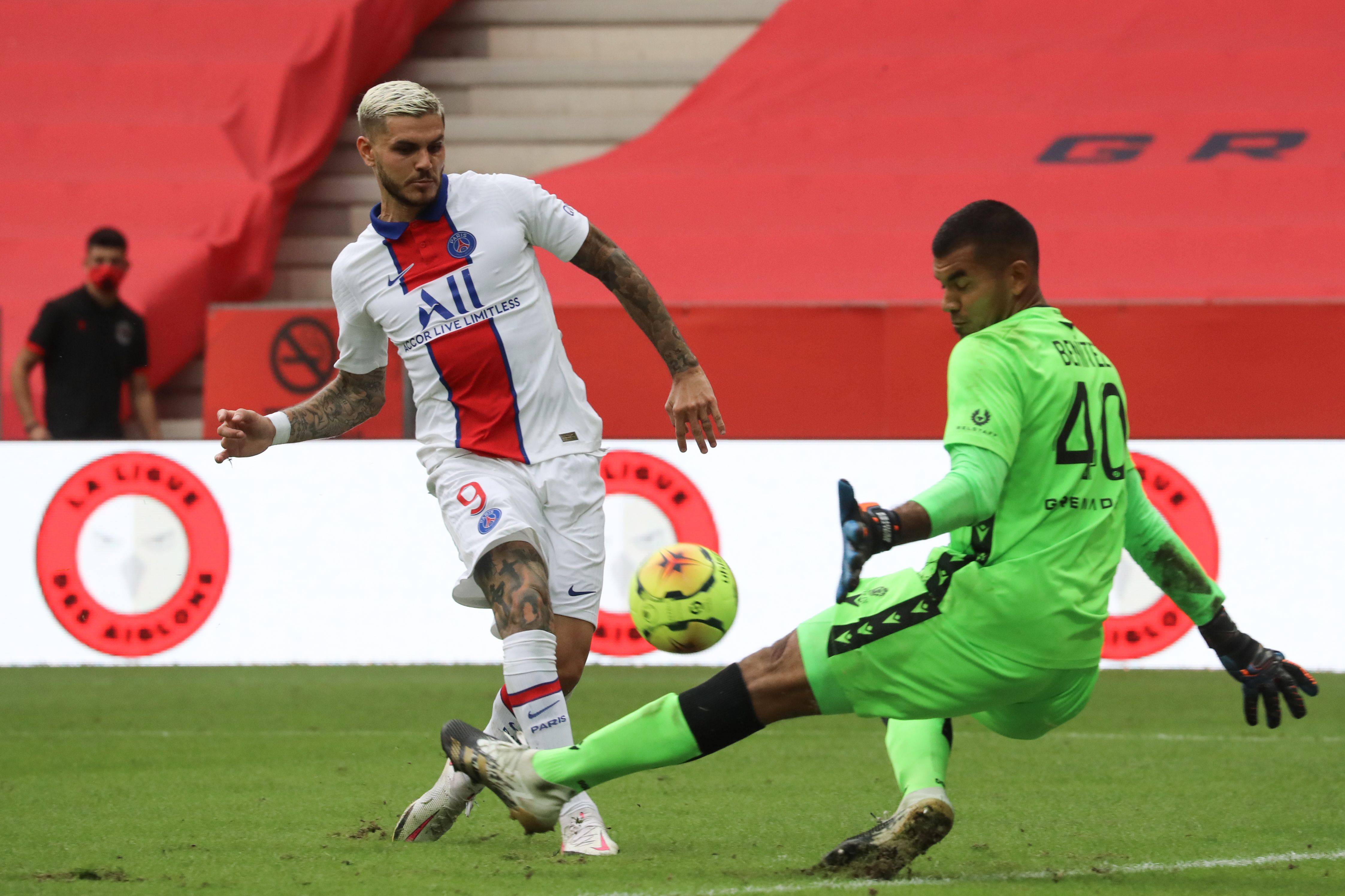 被球迷喷得退出国家队的吴曦，其实是郑智后最强后腰，场上也很拼（因球迷质疑一度退出国足的吴曦，其实是郑智之后最强后腰，场上拼劲十足）