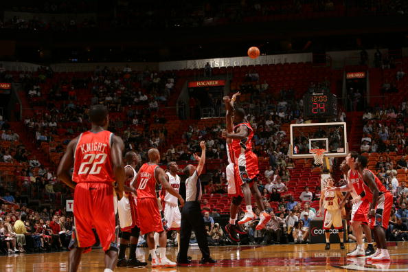 荷媒：两名PSV球迷因袭击马竞球迷被捕，受伤球迷已送医院（荷兰媒体：两名PSV支持者因攻击马竞球迷遭逮捕，伤者已送医）