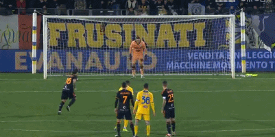 拉卡泽特回到酋长球场，观看并解说枪手对阵拜仁的比赛