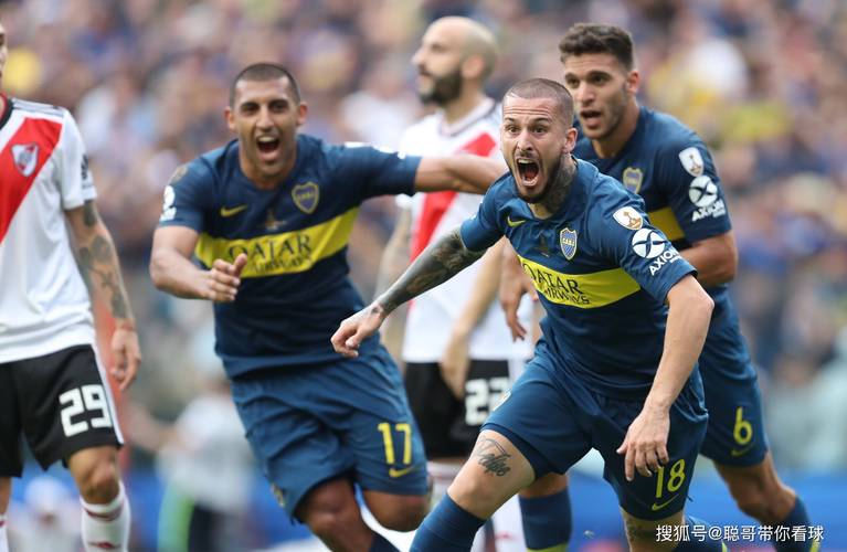 这脚爆射有火箭推进器吧？（这一脚劲射是装了喷气引擎吗？）