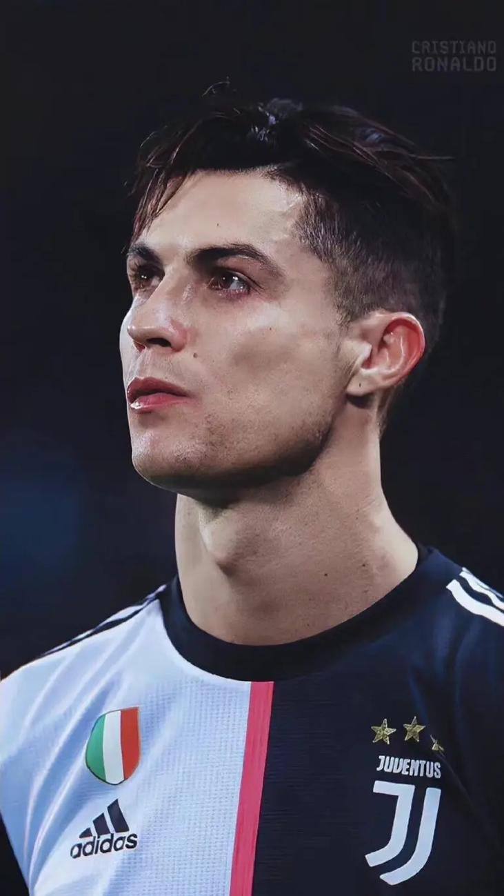 青岛记者：邵佳一大哥式的执教风格很适合当下中国足球的环境（青岛记者：邵佳一兄长式执教风格更契合当下中国足球生态）