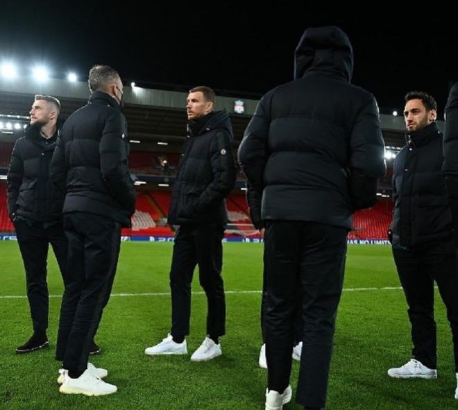 葡萄牙11月大名单：C罗领衔，菲利克斯、莱奥、B费在列（葡萄牙11月阵容公布：C罗挂帅，菲利克斯、莱奥与B费入选）