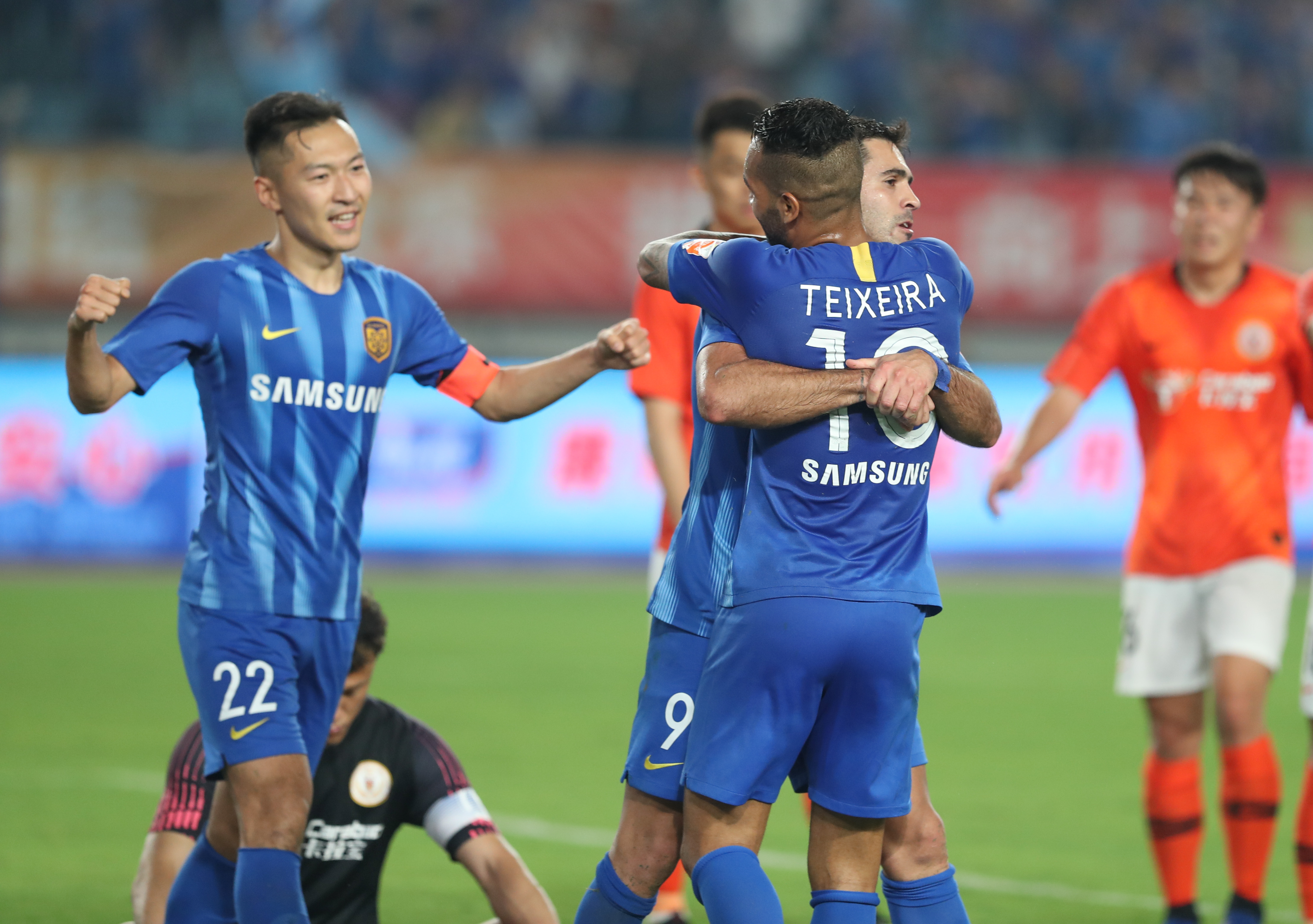 卡列洪：孔蒂和萨里很像总是重复枯燥训练，但这么做效果很好（卡列洪：孔蒂与萨里风格相近，训练虽枯燥反复却成效显著）