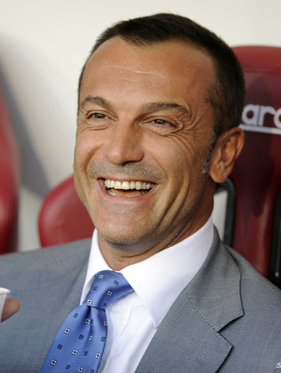 詹姆斯关键一球引爆全场（詹姆斯关键一投令全场沸腾）