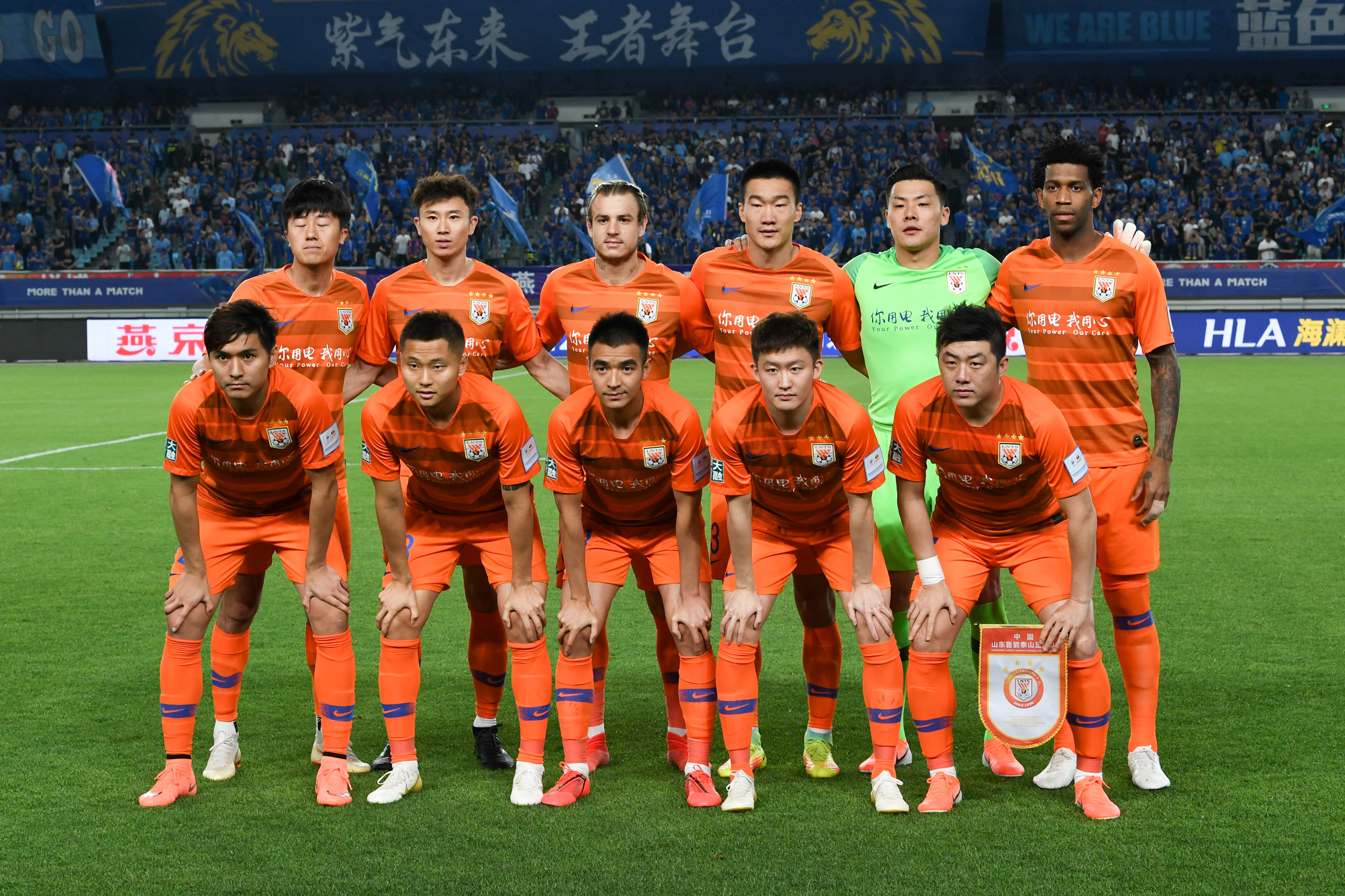 曼市双雄6500万镑争夺战，塞梅尼奥拒绝热刺邀约（曼市双雄掀6500万镑抢人战，塞梅尼奥拒绝热刺报价）