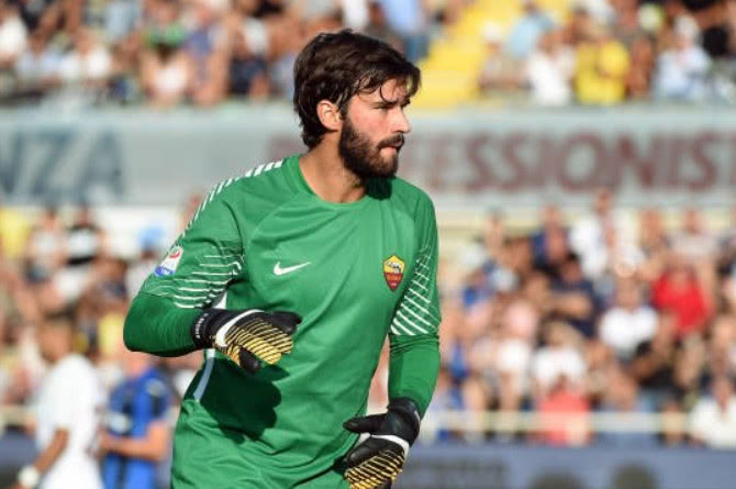 德媒：由于手指受伤，诺伊尔近两场都佩戴特制的四指手套参赛（德媒：手指伤势影响，诺伊尔连续两场戴特制四指手套出战）